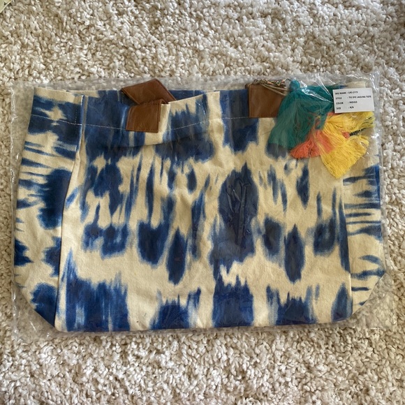 Lu+Elle Tie Dye Laguna Tote in Indigo - Picture 8 of 9